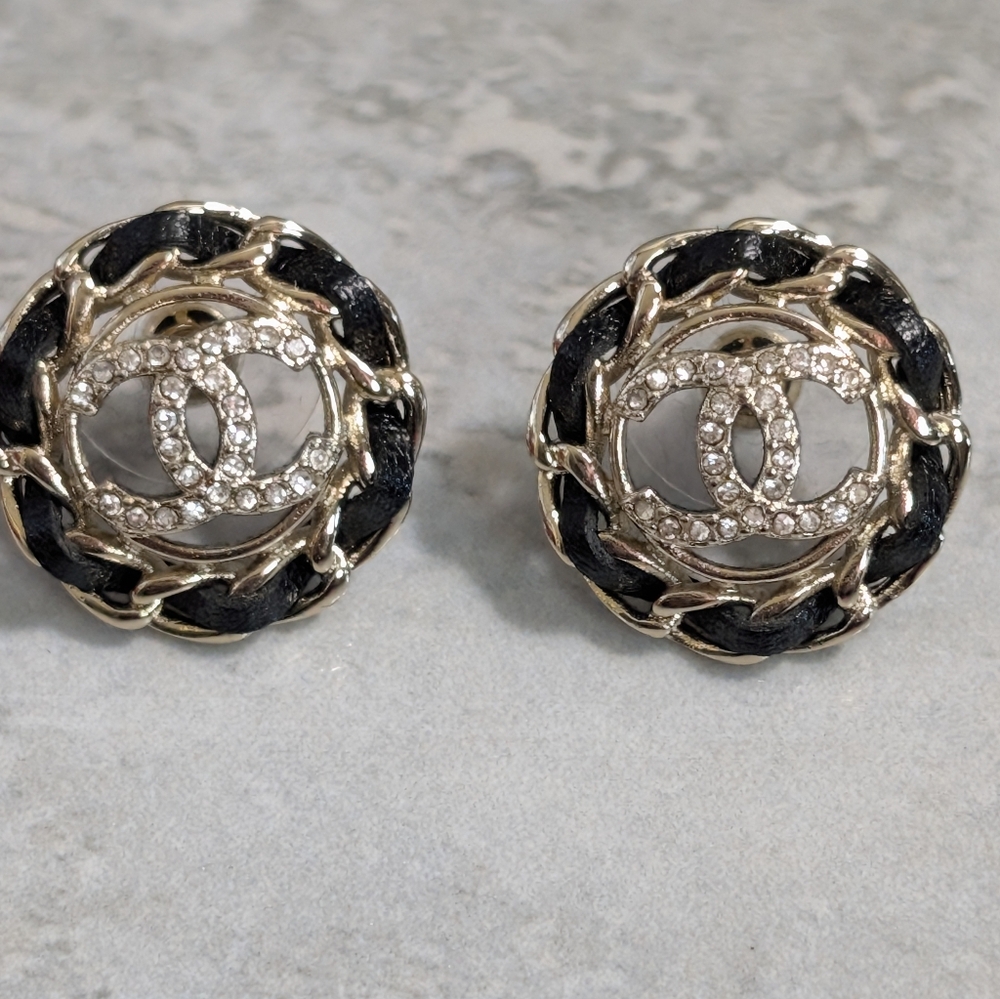 CHANEL Elegant Black and Gold Earrings✨ - Picture 8 of 11